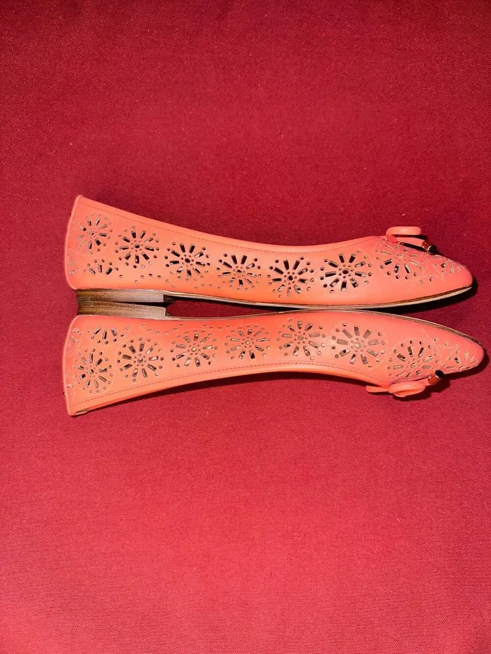 No.05 Kate Spade New York Perforated Leather Flats Size 8.5M Orange Bow